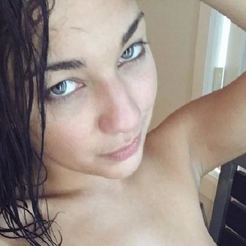 Khloe97