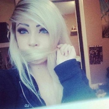 Blondedolllie