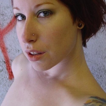 Ellie-Hot